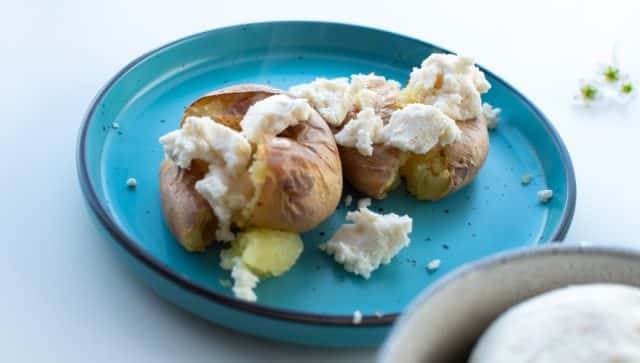 Baked New Potatoes w/ Herbs and Mature Cheese