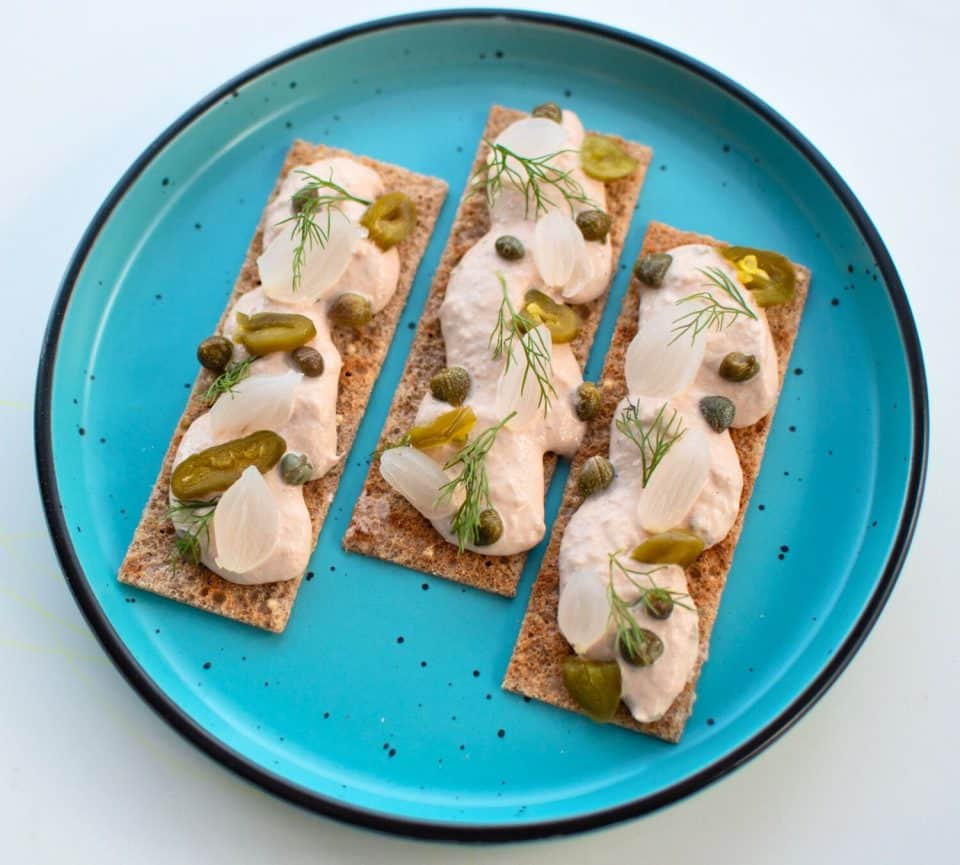 Crackers with Creamy Tuna