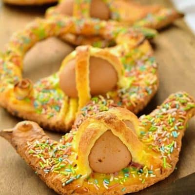 Italian Easter Egg Cookies with Eggs