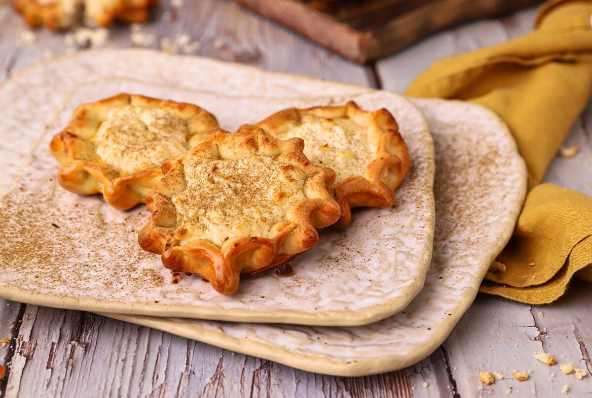 Lihnarakia | Kalitsounia: Sweet Cretan Cheese Pie