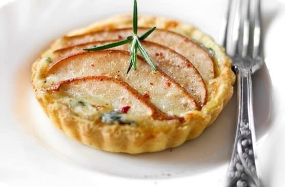 Pear and Gorgonzola mini tarts