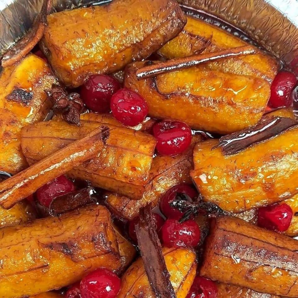 Platano en tentación (plantain with cinnamon and sugar)