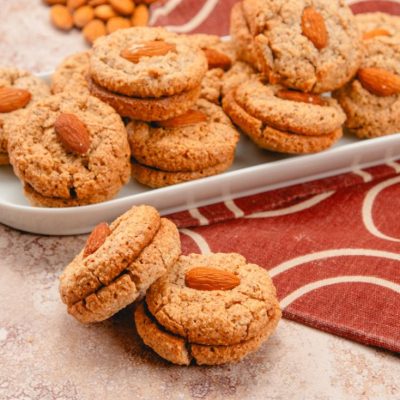 Turkish Almond Cookies: Acıbadem Kurabiyesi