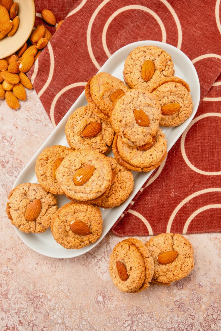 Acibadem Kurabiyesi: Turkish almond cookies